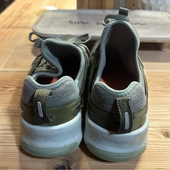 Athletic_Shoes